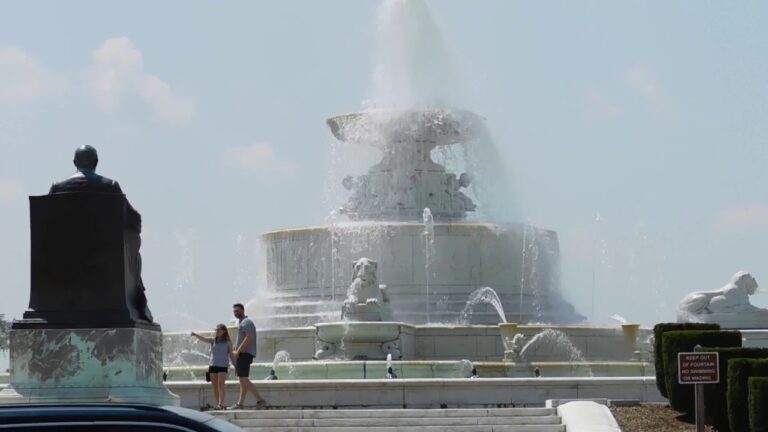 Historical Fountain of Belle Isle+Art Fair of Summer 2018, Detroit City, State of Michigan, USA